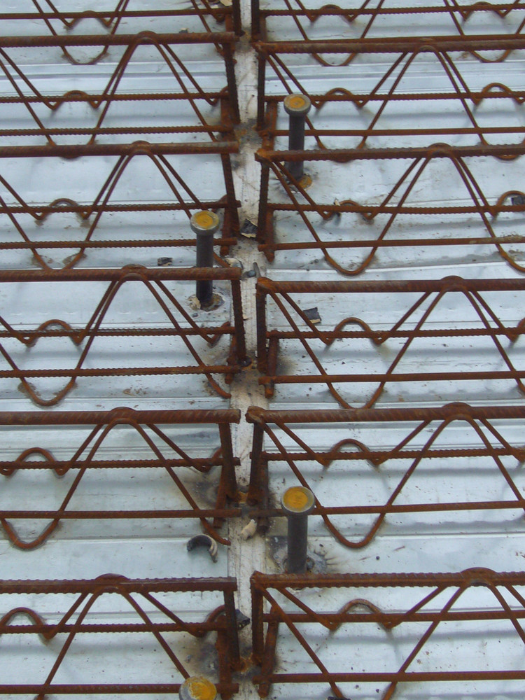 鋼筋桁架樓承板栓釘固定